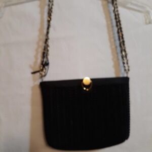 Black woven shoulder bag with double gold chain strap Magnetic closure 10x7x2
